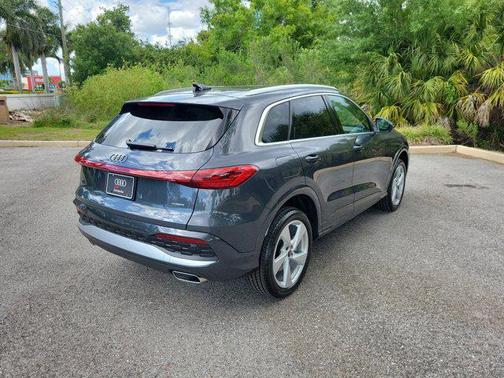 Tambora Gray Metallic 2026 Audi Q5 Premium Plus