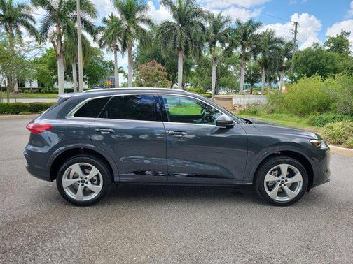 Tambora Gray Metallic 2026 Audi Q5 Premium Plus