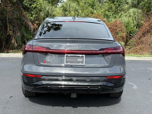 2024 Audi Q8 e-tron Premium Plus