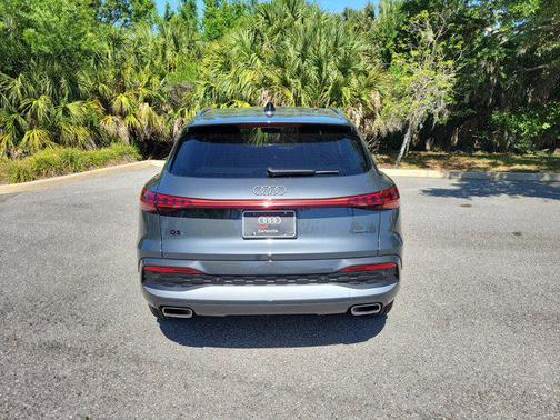 Tambora Gray Metallic 2026 Audi Q5 Premium Plus TFSI quattro S tronic