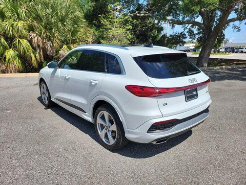 Glacier White Metallic 2025 Audi Q5 Prestige TFSI quattro S tronic