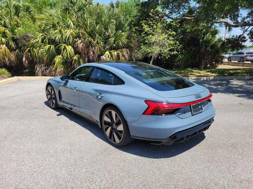 Kemora Gray Metallic 2023 Audi e-tron GT Prestige quattro