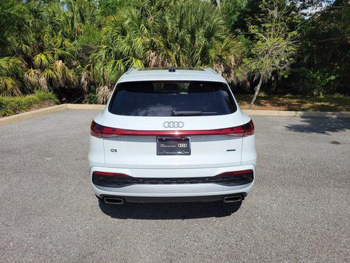 Glacier White Metallic 2025 Audi Q5 Prestige TFSI quattro S tronic