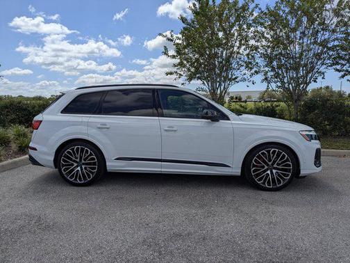 2026 Audi SQ7 4.0T Premium Plus