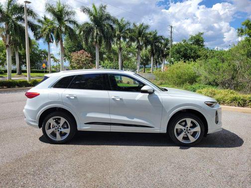 Glacier White Metallic 2026 Audi Q5 Premium Plus