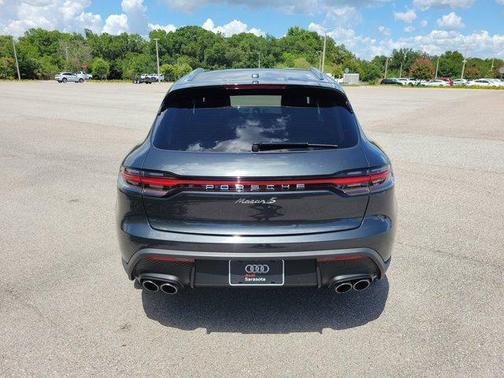 Volcano Grey Metallic 2024 Porsche Macan Macan