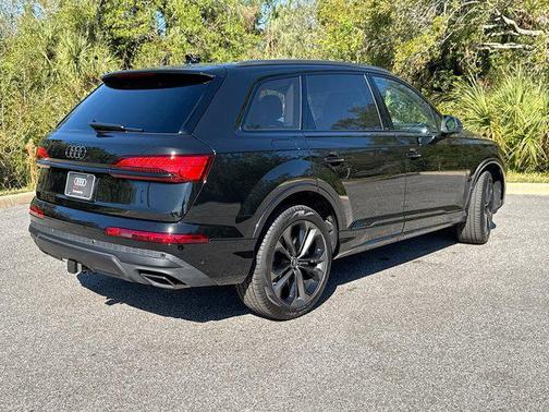 2025 Audi Q7 55 Premium Plus