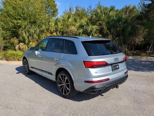 2025 Audi Q7 45 Premium Plus