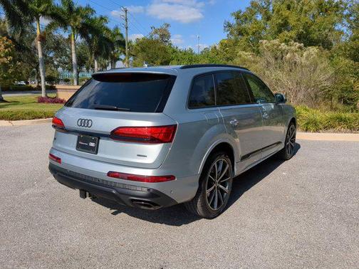 2025 Audi Q7 45 Premium Plus