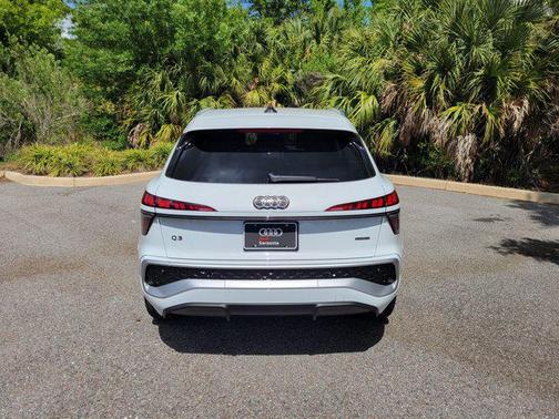 Arkona White 2026 Audi Q3 S line