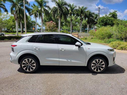 Arkona White 2026 Audi Q3 S line