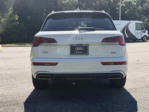 Glacier White Metallic 2024 Audi Q5 45 S line Premium Plus