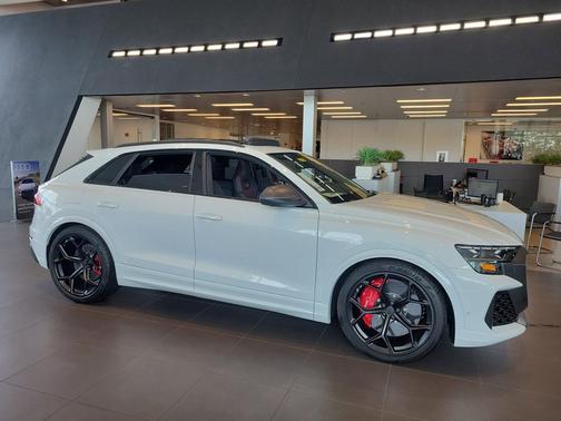 Glacier White Metallic 2026 Audi RS Q8 4.0T