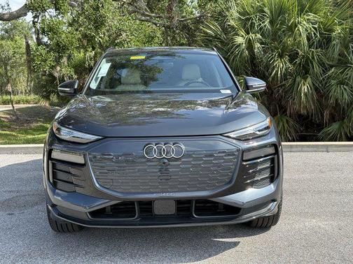 2025 Audi Q6 e-tron Premium quattro