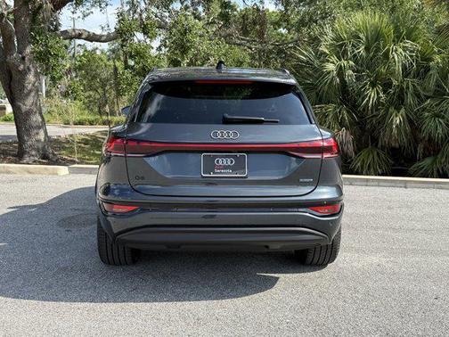 2025 Audi Q6 e-tron Premium quattro