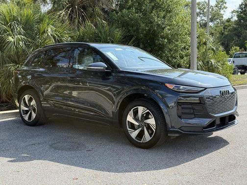 2025 Audi Q6 e-tron Premium quattro