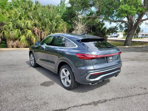 Tambora Gray Metallic 2026 Audi Q5 Sportback Premium Plus TFSI quattro S tronic