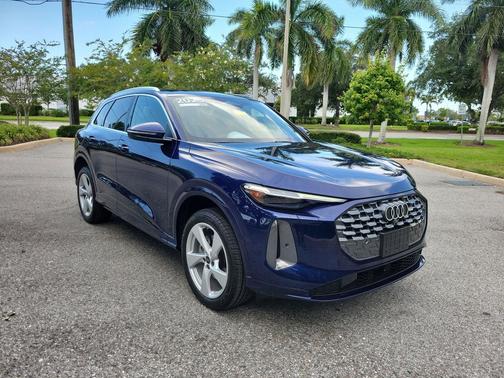 Navarra Blue Metallic 2025 Audi Q5 Premium Plus TFSI quattro S tronic