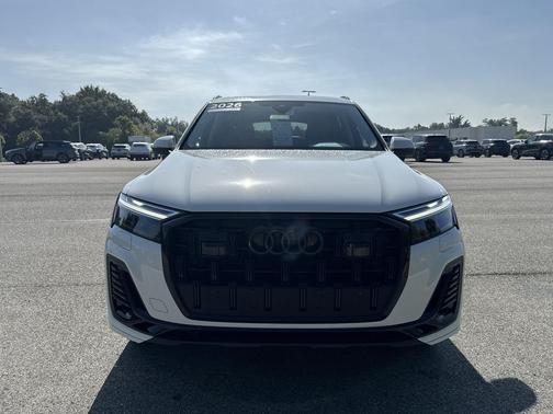 Glacier White Metallic 2026 Audi Q7 55 Premium