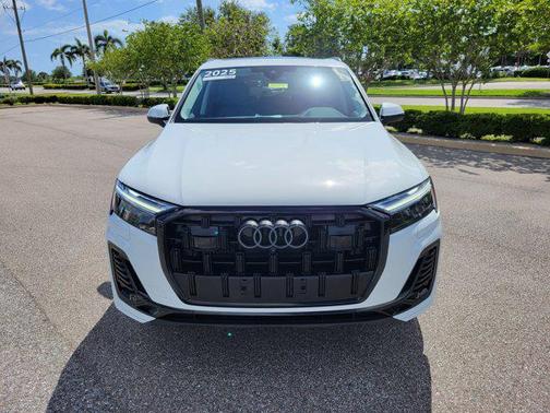 Glacier White 2025 Audi Q7 45 Premium Plus