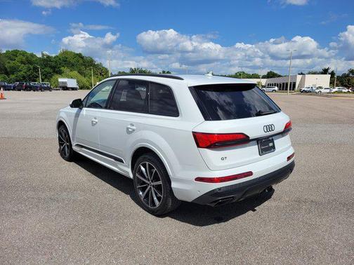 Glacier White 2025 Audi Q7 45 Premium Plus
