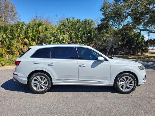 2023 Audi Q7 55 Premium Plus