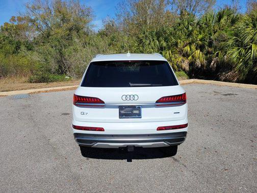 2023 Audi Q7 55 Premium Plus