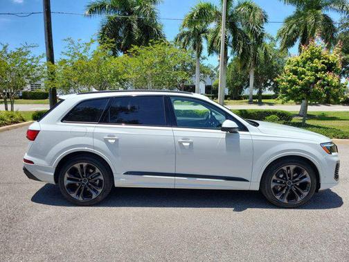 Glacier White Metallic 2026 Audi Q7 55 Premium Plus