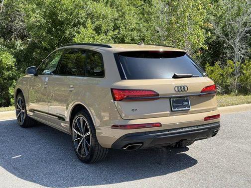2025 Audi Q7 45 Premium Plus