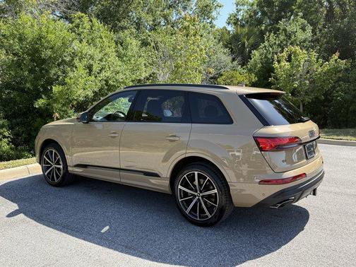 2025 Audi Q7 45 Premium Plus