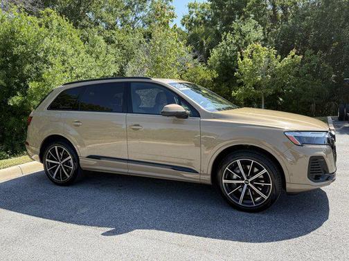 2025 Audi Q7 45 Premium Plus