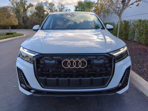 2026 Audi Q7 55 Premium Plus