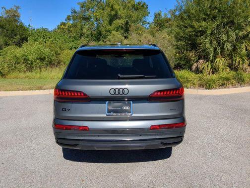 2023 Audi Q7 45 Premium Plus