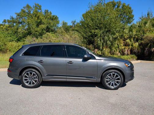 2023 Audi Q7 45 Premium Plus