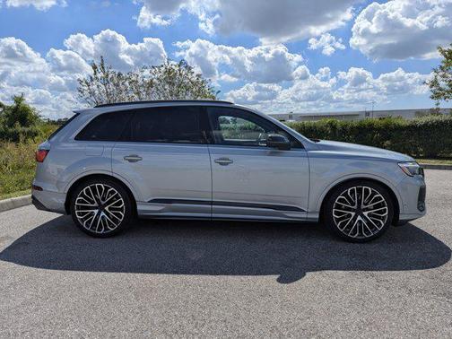 2026 Audi SQ7 4.0T Premium Plus