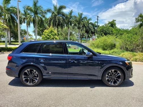 Waitomo Blue Metallic 2026 Audi Q7 55 Premium Plus