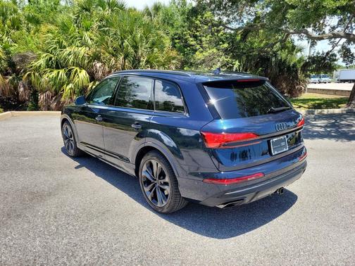 Waitomo Blue Metallic 2026 Audi Q7 55 Premium Plus