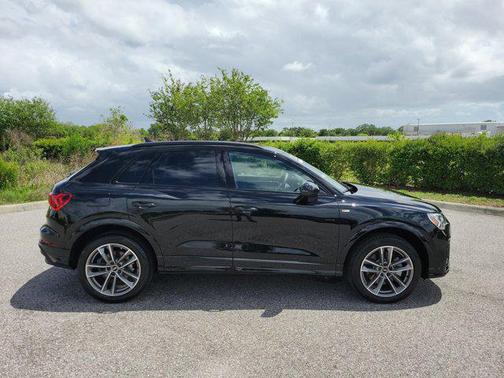 Mythos Black Metallic 2025 Audi Q3 Premium 45 TFSI S line quattro Tiptronic