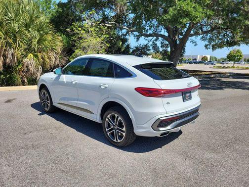 Glacier White Metallic 2026 Audi Q5 Sportback Premium TFSI quattro S tronic
