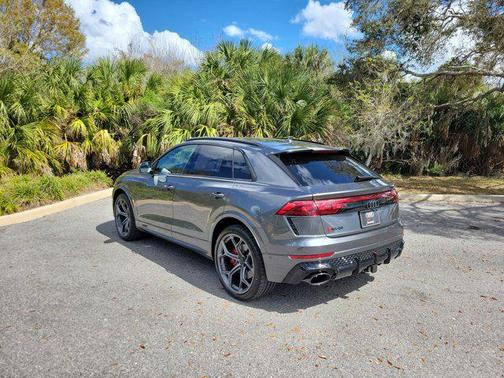 Daytona Gray Pearl Effect 2026 Audi RS Q8 4.0T