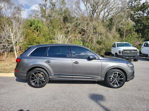 2023 Audi Q7 55 Premium Plus