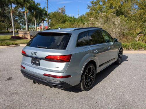 2025 Audi Q7 55 Premium Plus