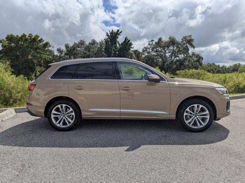 2025 Audi Q7 55 Premium Plus