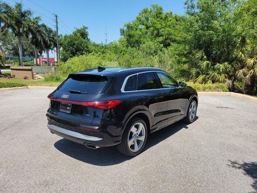 Mythos Black Metallic 2025 Audi Q5 Prestige TFSI quattro S tronic