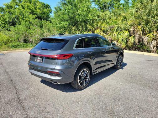 Tambora Gray Metallic 2026 Audi Q5 Premium TFSI quattro S tronic