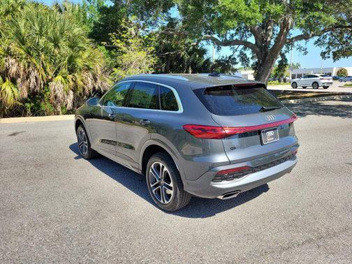 Tambora Gray Metallic 2026 Audi Q5 Premium TFSI quattro S tronic