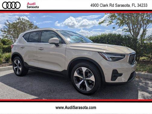 2025 Volvo XC40 B5 Plus Bright Theme