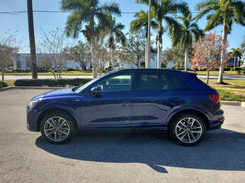 2025 Audi Q3 Premium 45 TFSI S line quattro Tiptronic