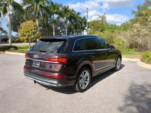 2022 Audi Q7 55 Premium Plus