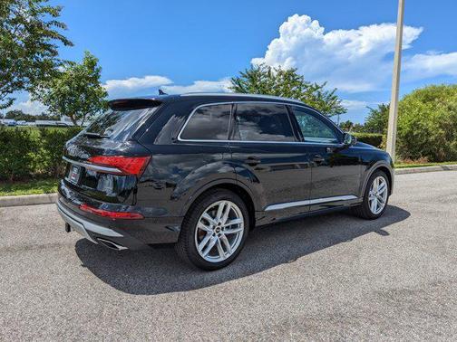 2025 Audi Q7 55 Premium Plus